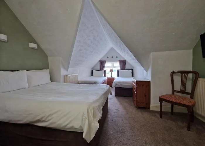 Crescent Lodge Guest House